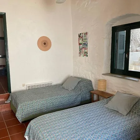Charming Two Bedroom Fisherman's House On Kea Feriehus