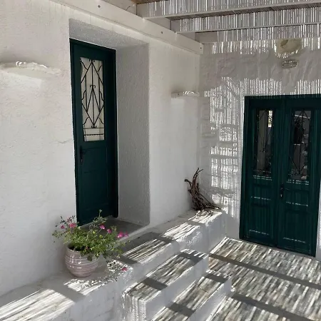 Charming Two Bedroom Fisherman's House On Kea