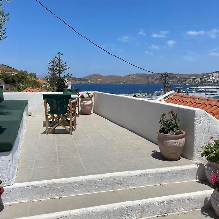 Charming Two Bedroom Fisherman's House On Kea